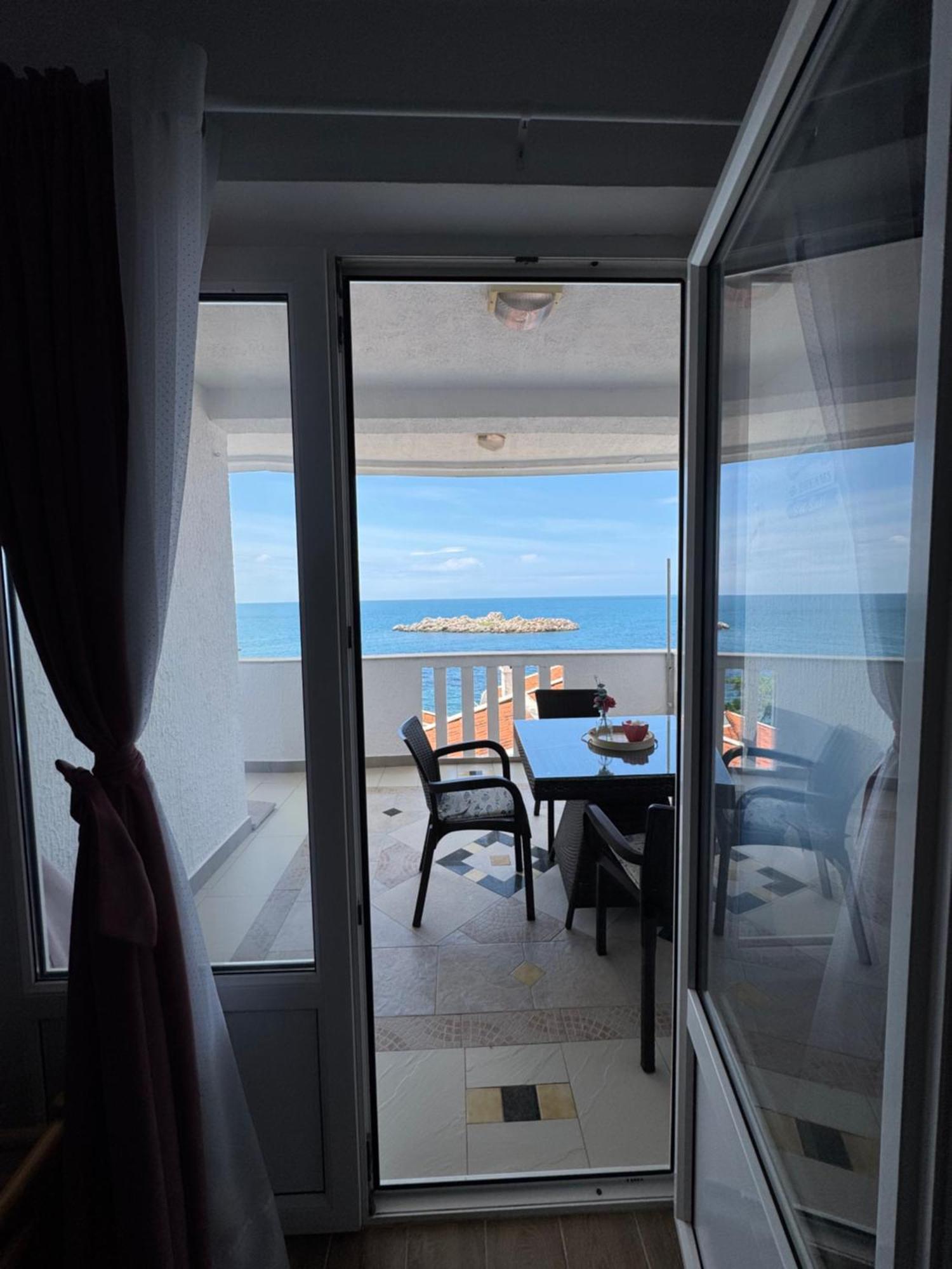 Pine&Sea Beach Retreat Sveti Stefan Eksteriør bilde